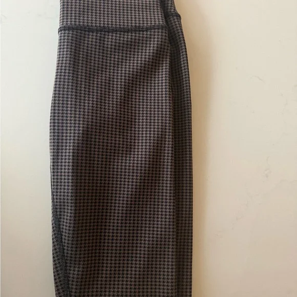 Alo Yoga Houndtooth High-Waisted Brown Leggings - Picture 7 of 10